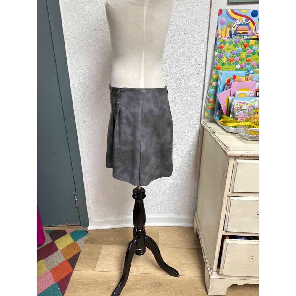 Anthropologie Vegan Leather Mini Skirt Gray Button Detail Size S Edgy Moto Skirt - Picture 7 of 11